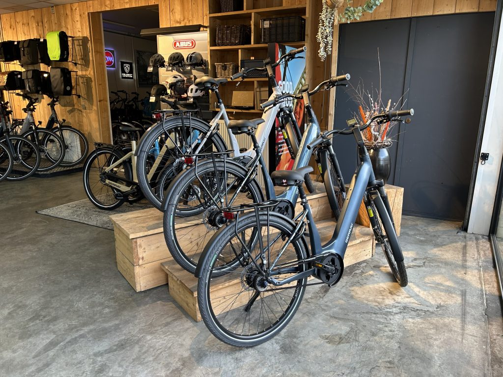 Binnenkomst van de winkel van RG Tweewielers in Apeldoorn